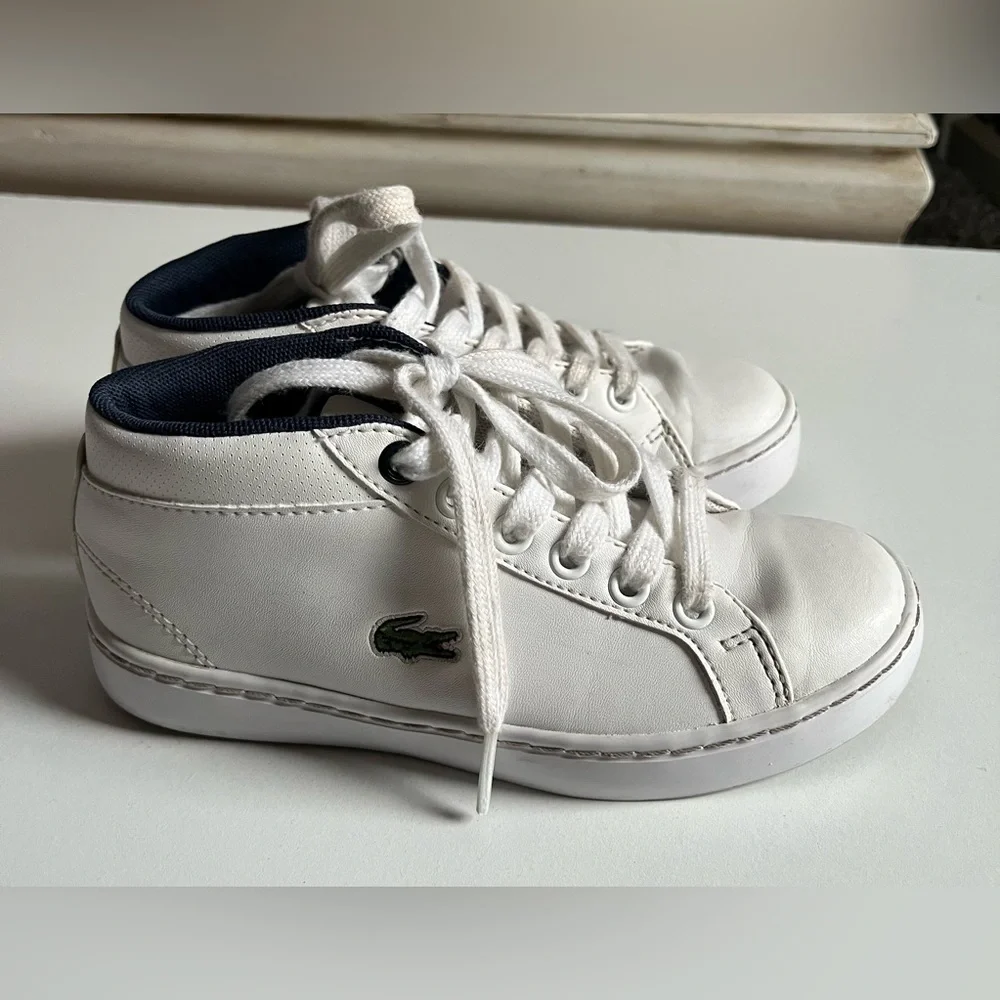 Lacoste Youth Straightset Leather Chukka 316 Sneakers in White. Size 12 lace up